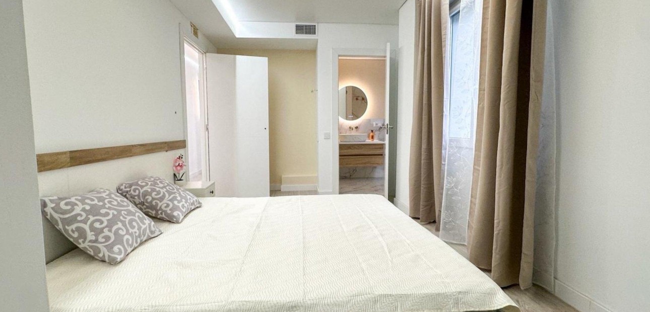 Herverkoop - Appartement / flat -
Torrevieja - Playa de los Naufragos