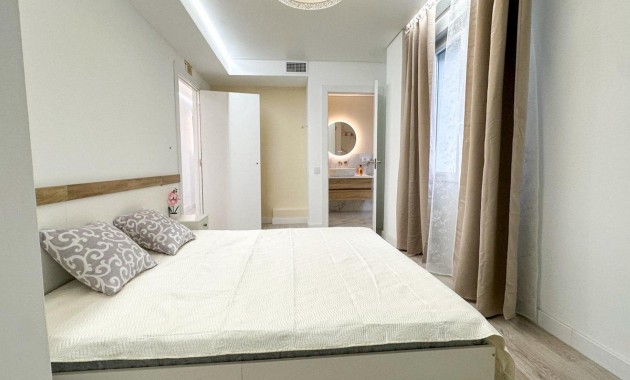 Herverkoop - Appartement / flat -
Torrevieja - Playa de los Naufragos