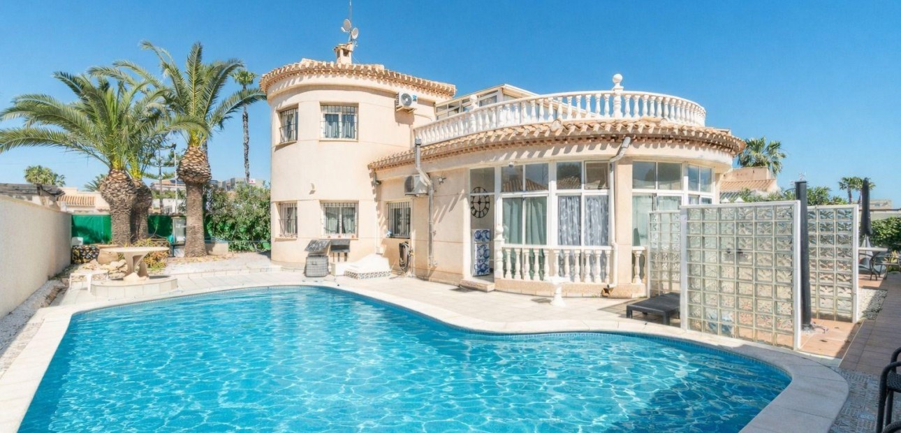 Herverkoop - Villa -
Orihuela Costa - La Zenia