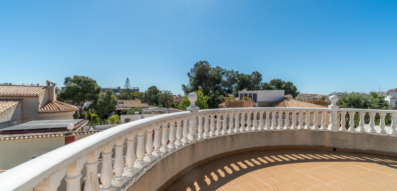 Herverkoop - Villa -
Orihuela Costa - La Zenia