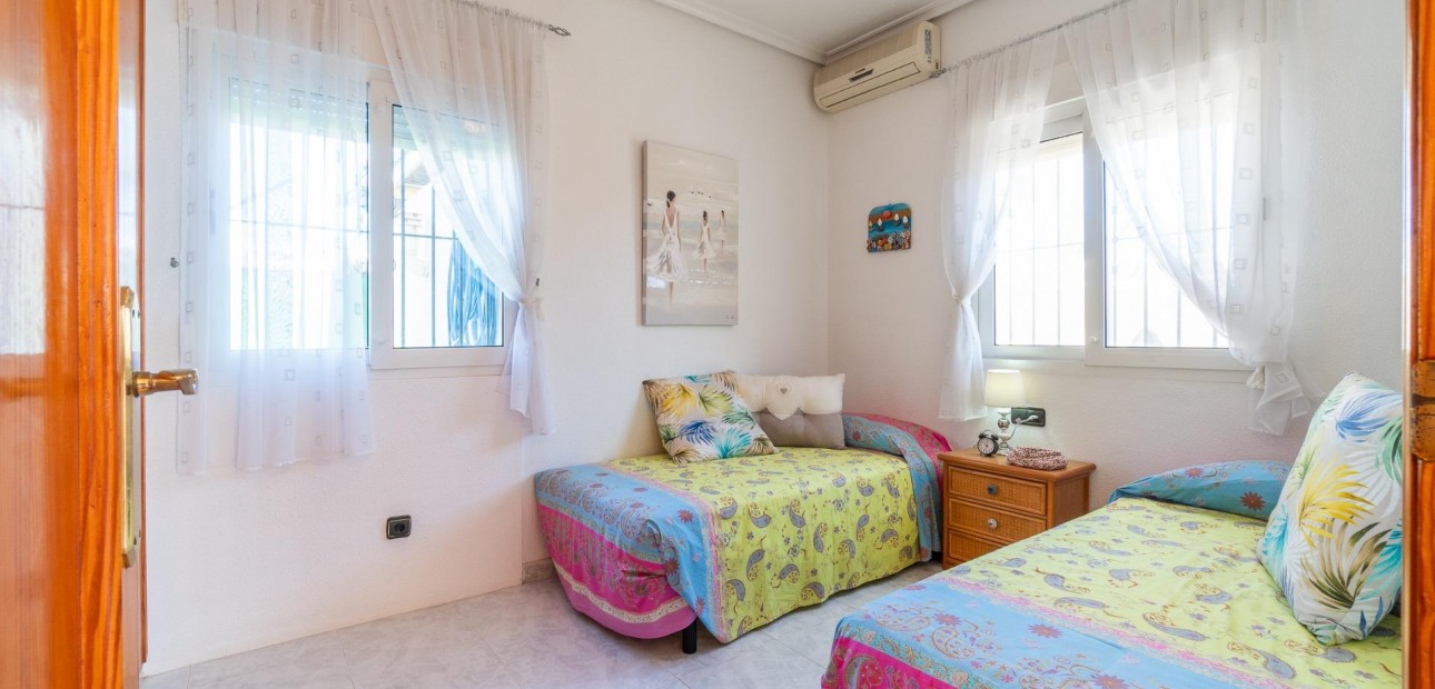 Herverkoop - Villa -
Orihuela Costa - La Zenia