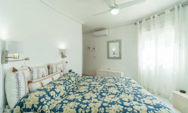 Herverkoop - Villa -
Orihuela Costa - La Zenia