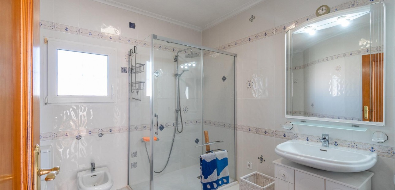 Herverkoop - Villa -
Orihuela Costa - La Zenia