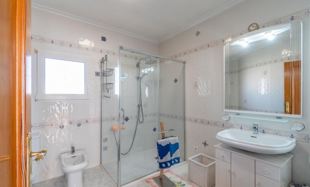 Herverkoop - Villa -
Orihuela Costa - La Zenia