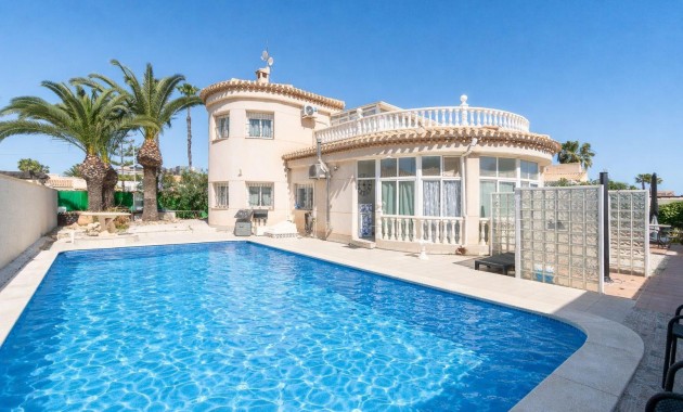 Herverkoop - Villa -
Orihuela Costa - La Zenia