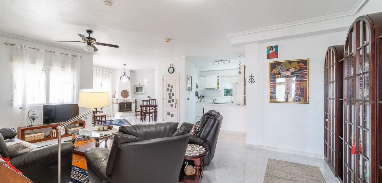 Herverkoop - Villa -
Orihuela Costa - La Zenia