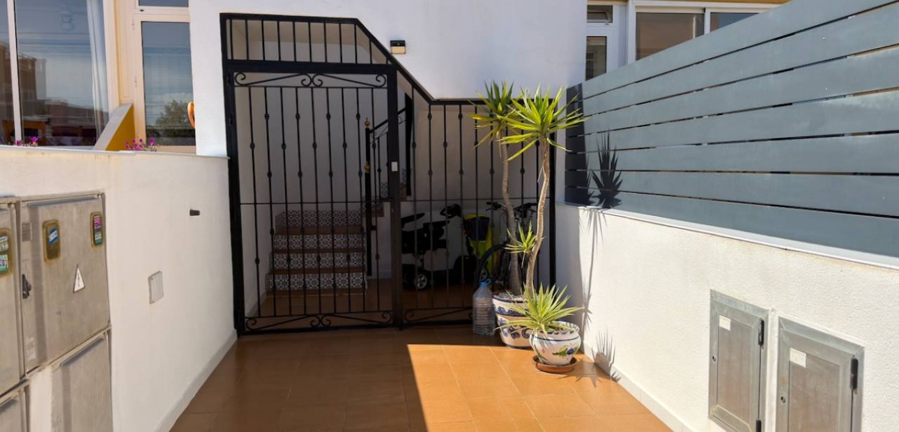 Herverkoop - Appartement / flat -
Los Montesinos - La herrada