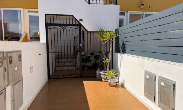 Herverkoop - Appartement / flat -
Los Montesinos - La herrada