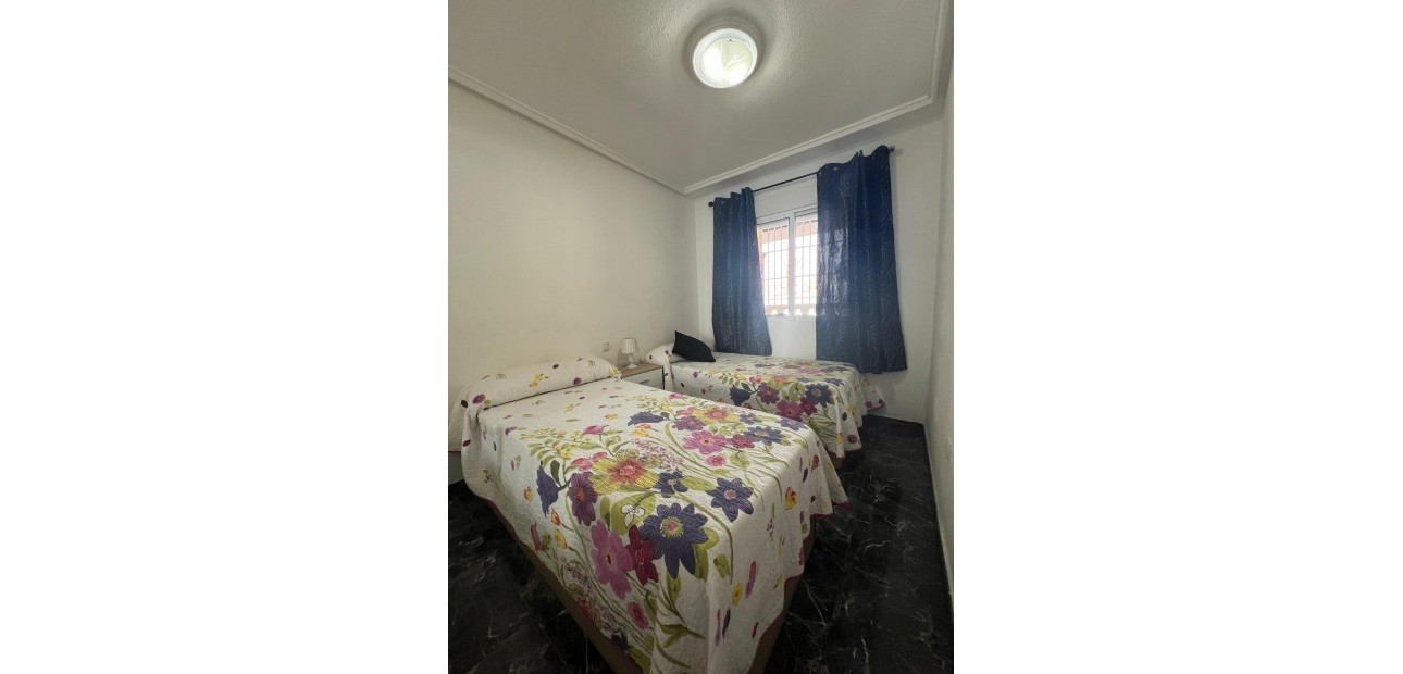 Sale - Apartment / flat -
Torrevieja - torrevieja