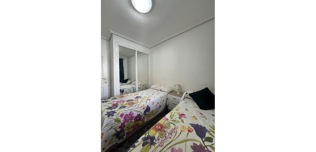 Sale - Apartment / flat -
Torrevieja - torrevieja