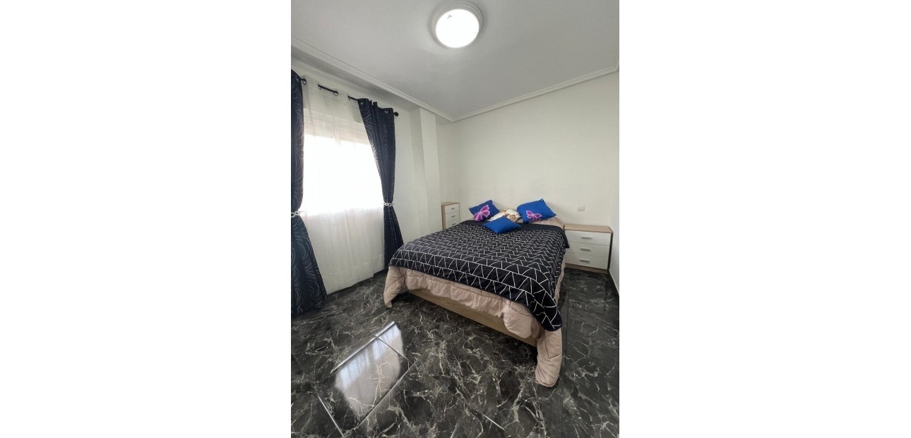 Sale - Apartment / flat -
Torrevieja - torrevieja