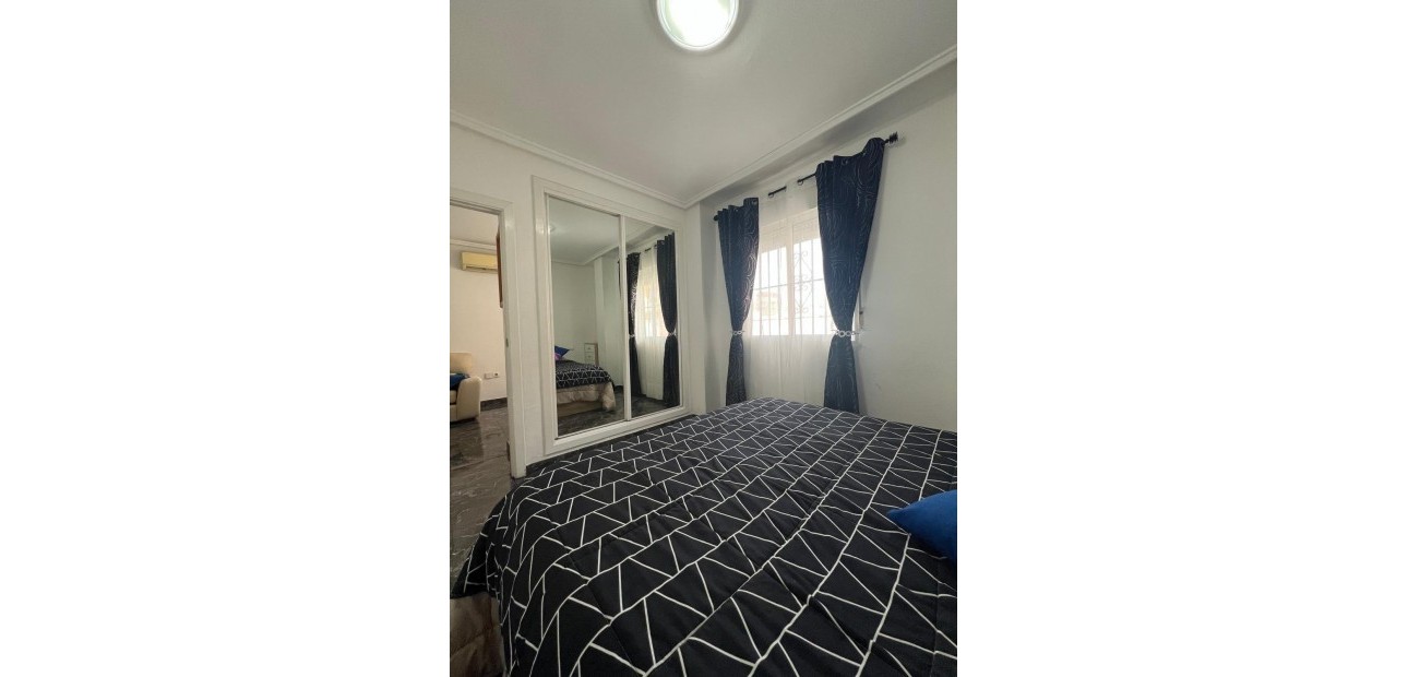 Sale - Apartment / flat -
Torrevieja - torrevieja