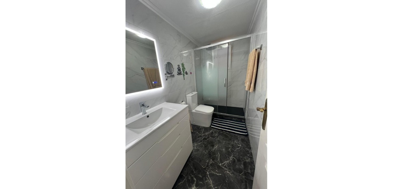 Sale - Apartment / flat -
Torrevieja - torrevieja