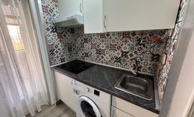 Herverkoop - Studio -
Torrevieja - Estacion de autobuses