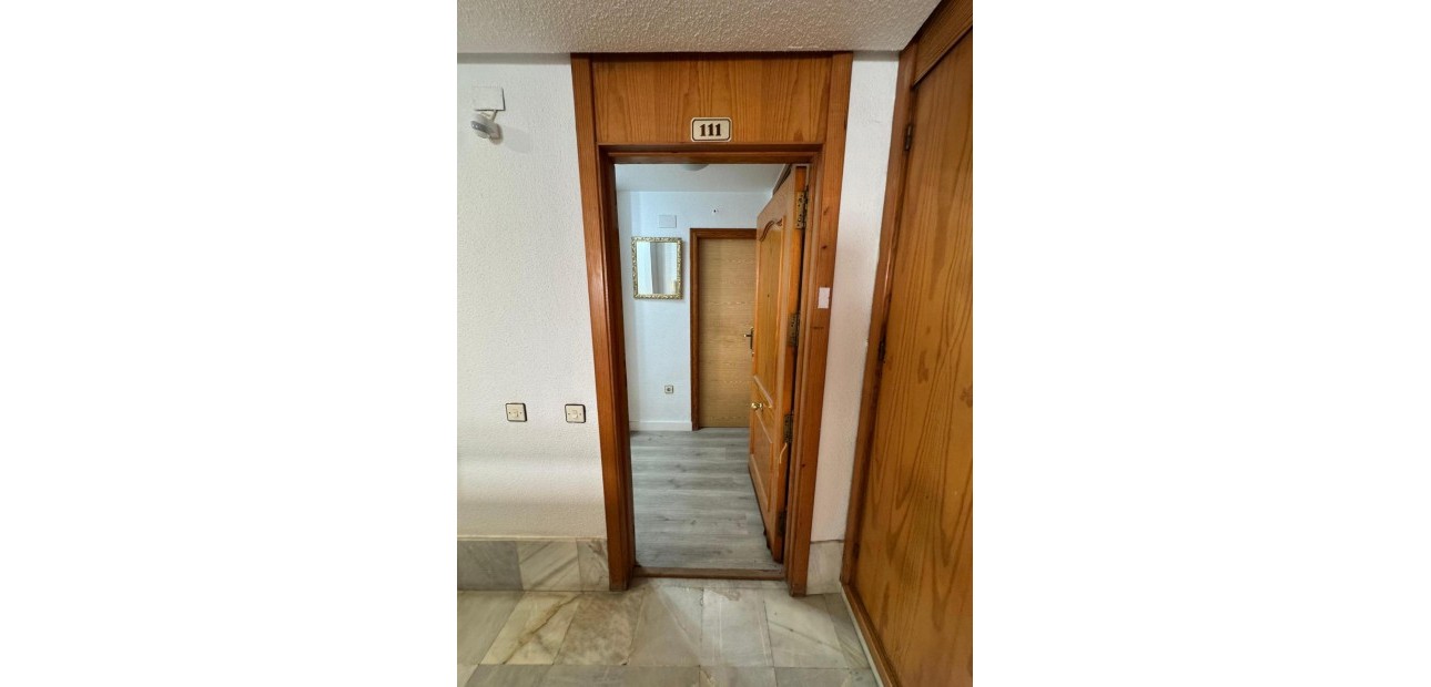 Herverkoop - Studio -
Torrevieja - Estacion de autobuses