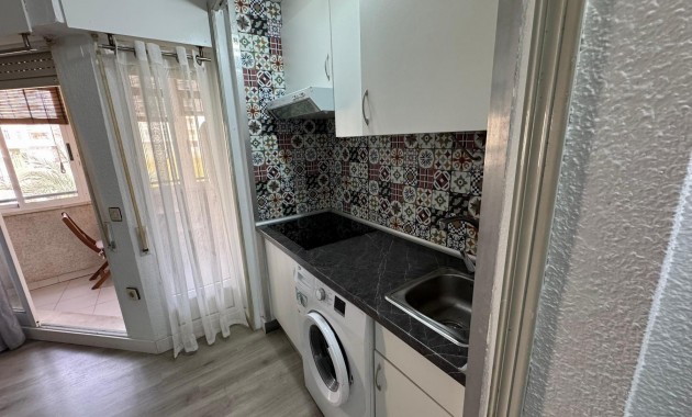 Herverkoop - Studio -
Torrevieja - Estacion de autobuses