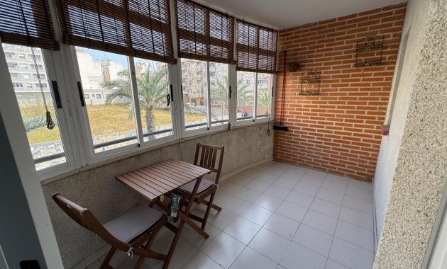 Herverkoop - Studio -
Torrevieja - Estacion de autobuses