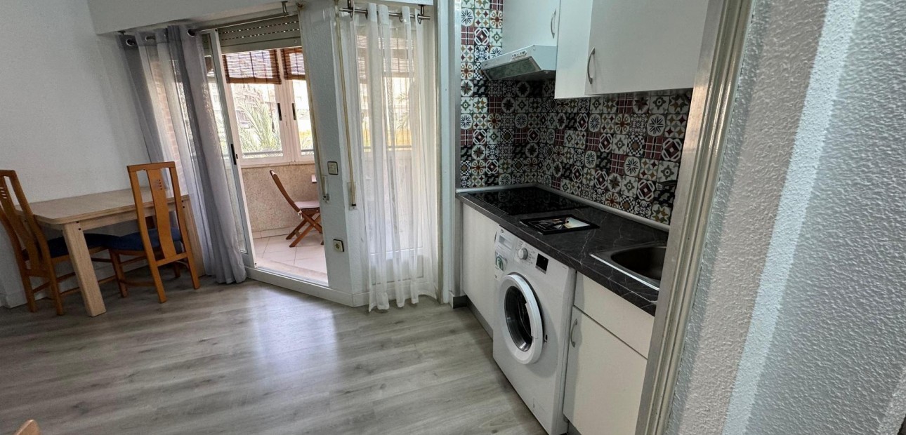 Herverkoop - Studio -
Torrevieja - Estacion de autobuses