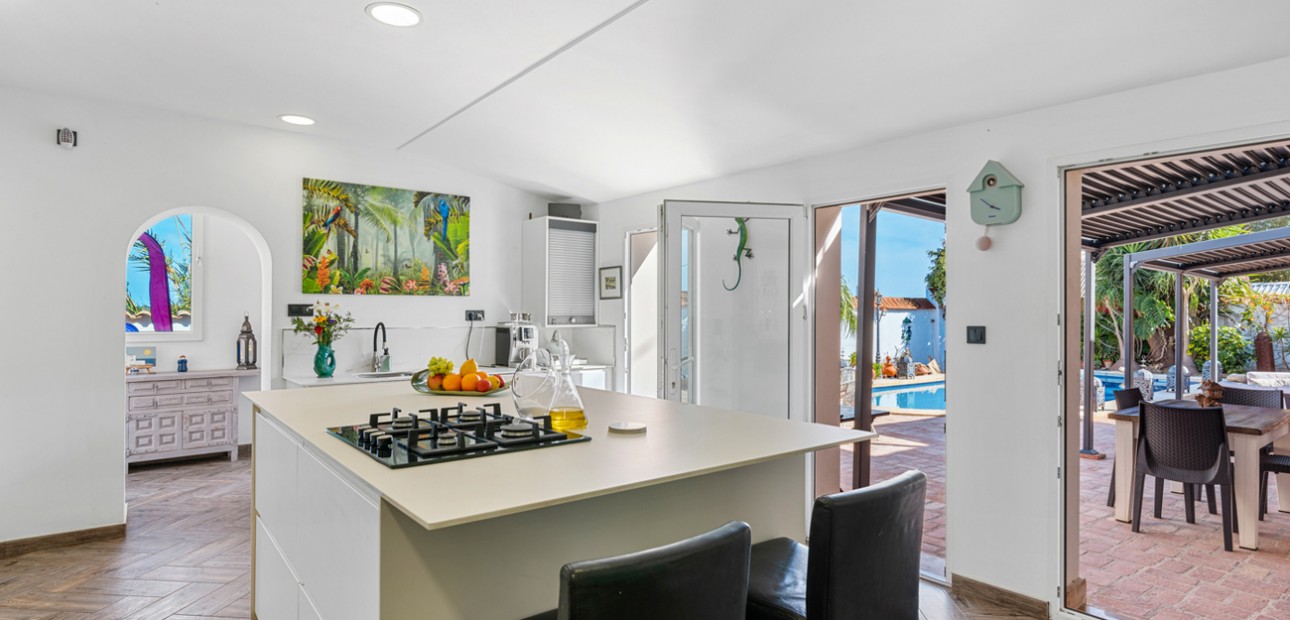 Herverkoop - Country Property -
Daya Nueva - Daya Nueva - Country