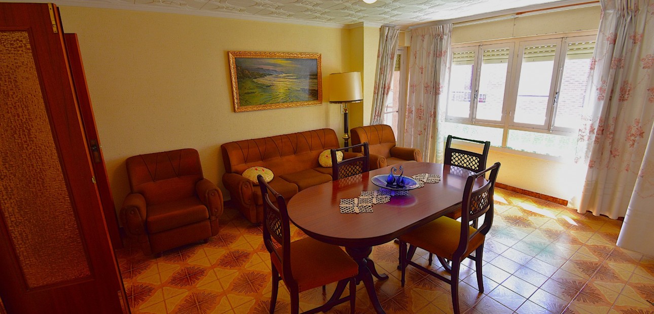 Herverkoop - Herenhuis -
Rojales - Rojales - Village