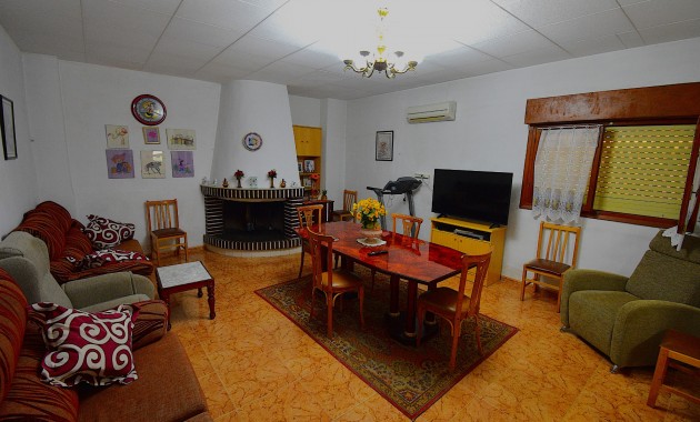 Herverkoop - Herenhuis -
Rojales - Rojales - Village