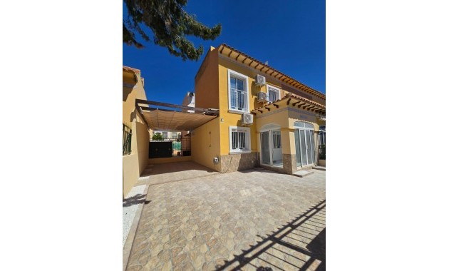 Herverkoop - duplex -
Torrevieja - Torretas