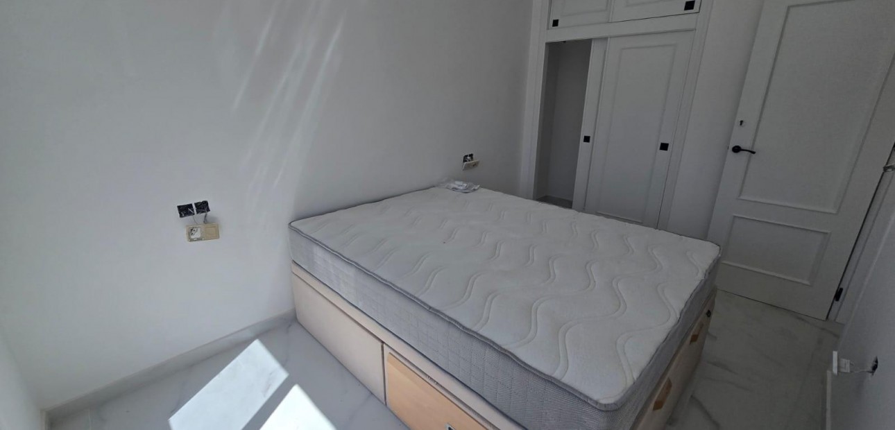 Herverkoop - duplex -
Torrevieja - Torretas