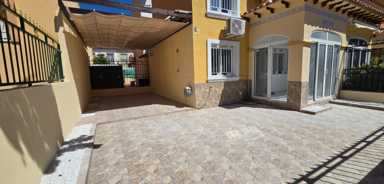 Herverkoop - duplex -
Torrevieja - Torretas