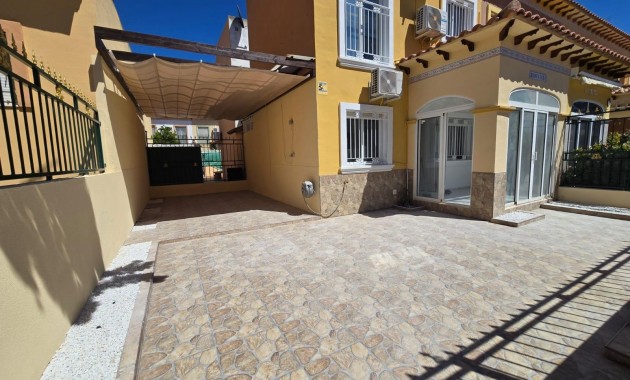 Herverkoop - duplex -
Torrevieja - Torretas