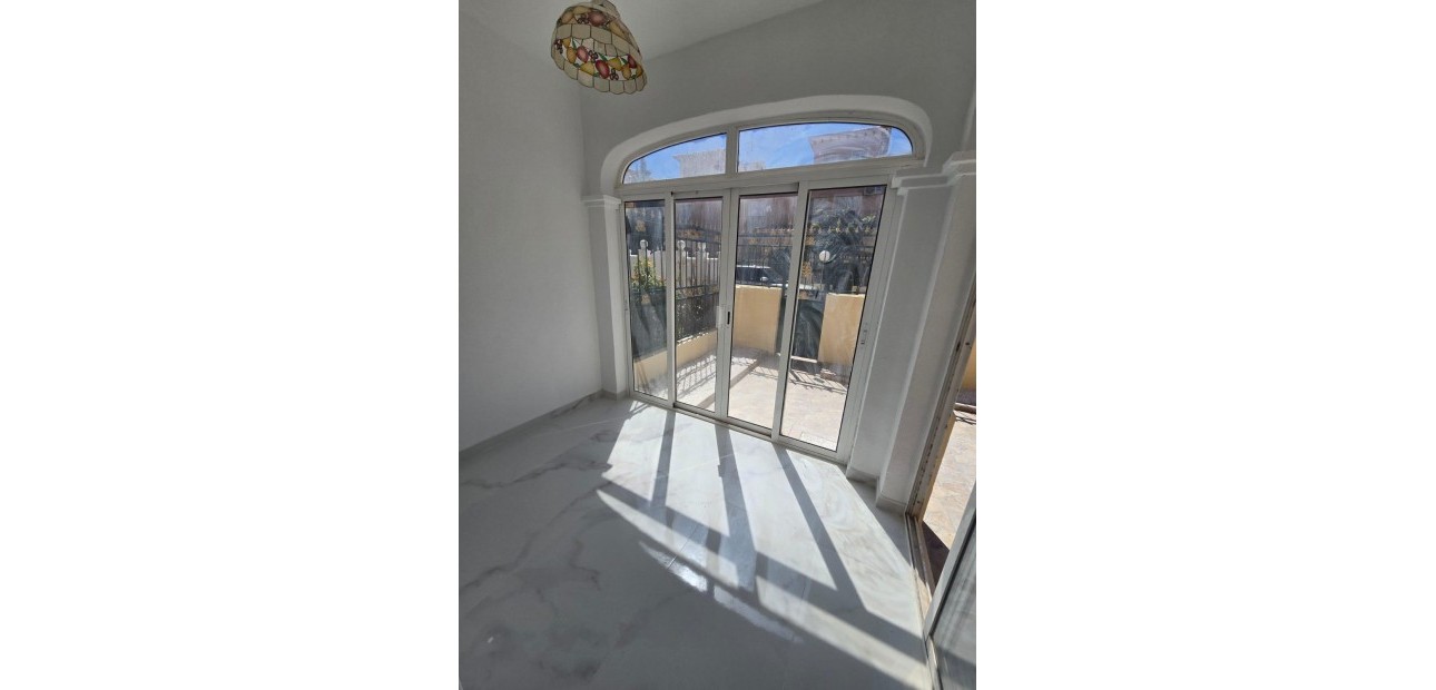 Herverkoop - duplex -
Torrevieja - Torretas