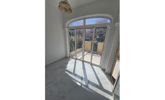 Herverkoop - duplex -
Torrevieja - Torretas