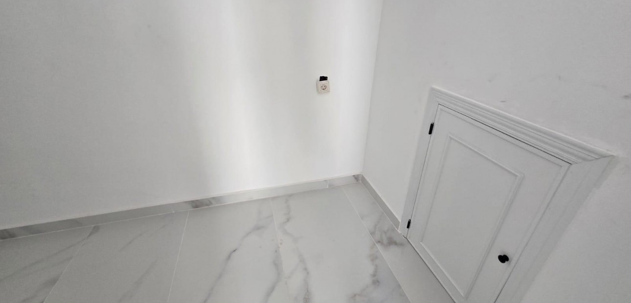 Herverkoop - duplex -
Torrevieja - Torretas