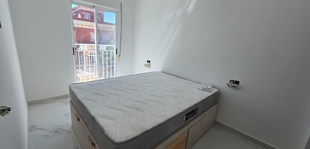 Herverkoop - duplex -
Torrevieja - Torretas