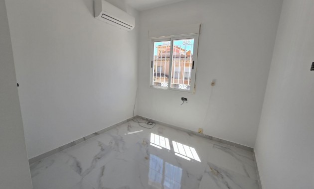 Herverkoop - duplex -
Torrevieja - Torretas