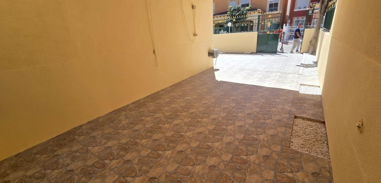 Herverkoop - duplex -
Torrevieja - Torretas