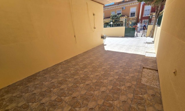 Herverkoop - duplex -
Torrevieja - Torretas