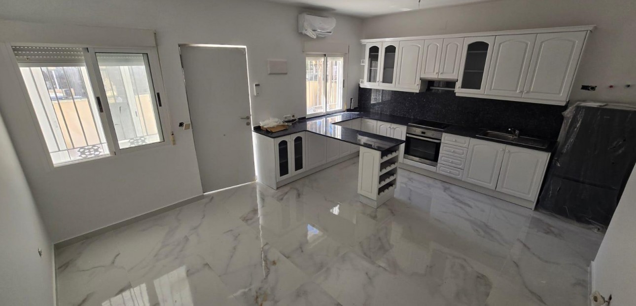 Herverkoop - duplex -
Torrevieja - Torretas