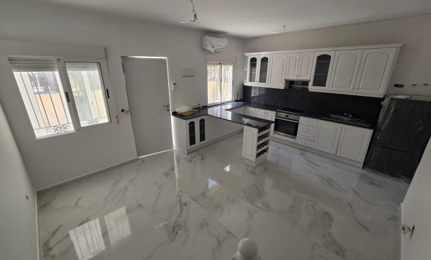 Herverkoop - duplex -
Torrevieja - Torretas