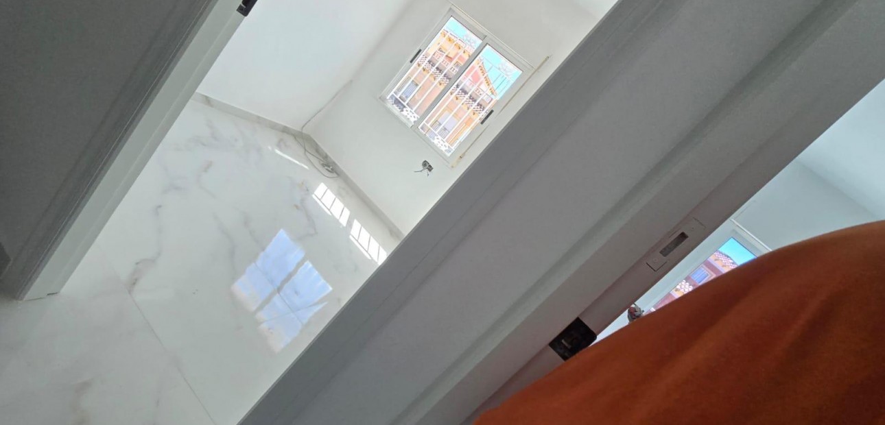 Herverkoop - duplex -
Torrevieja - Torretas