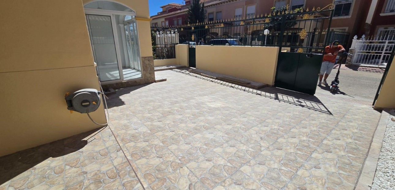 Herverkoop - duplex -
Torrevieja - Torretas