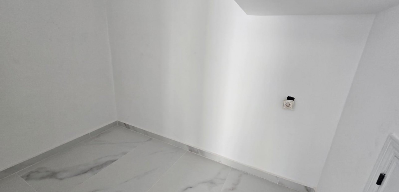 Herverkoop - duplex -
Torrevieja - Torretas