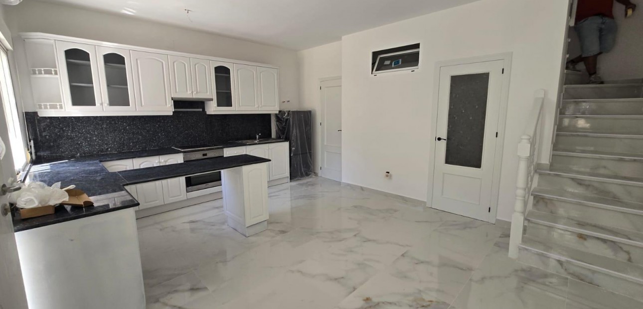 Herverkoop - duplex -
Torrevieja - Torretas