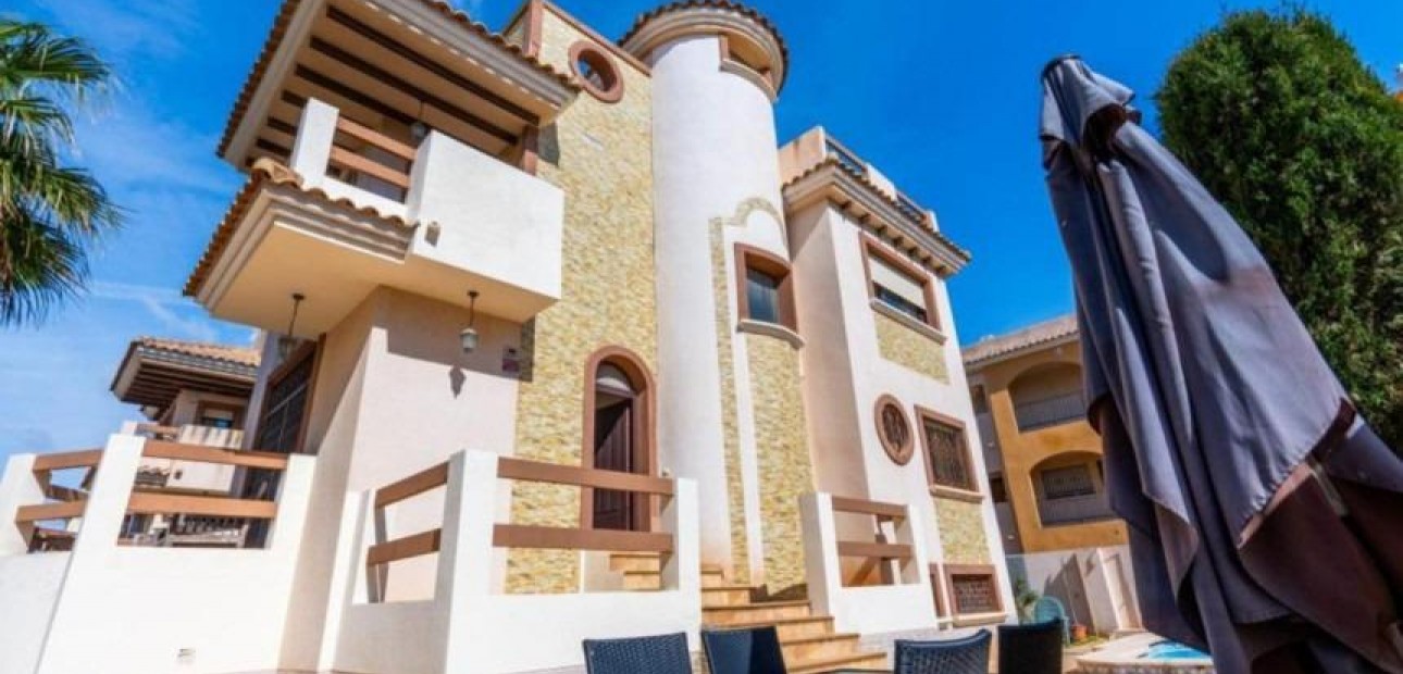 Herverkoop - Villa -
Orihuela Costa - PAU 8