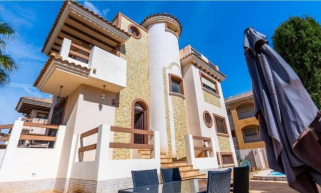 Herverkoop - Villa -
Orihuela Costa - PAU 8