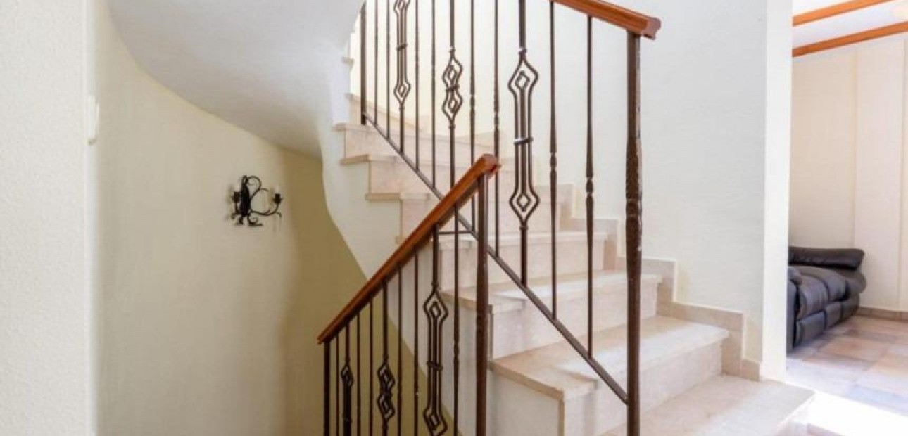 Herverkoop - Villa -
Orihuela Costa - PAU 8