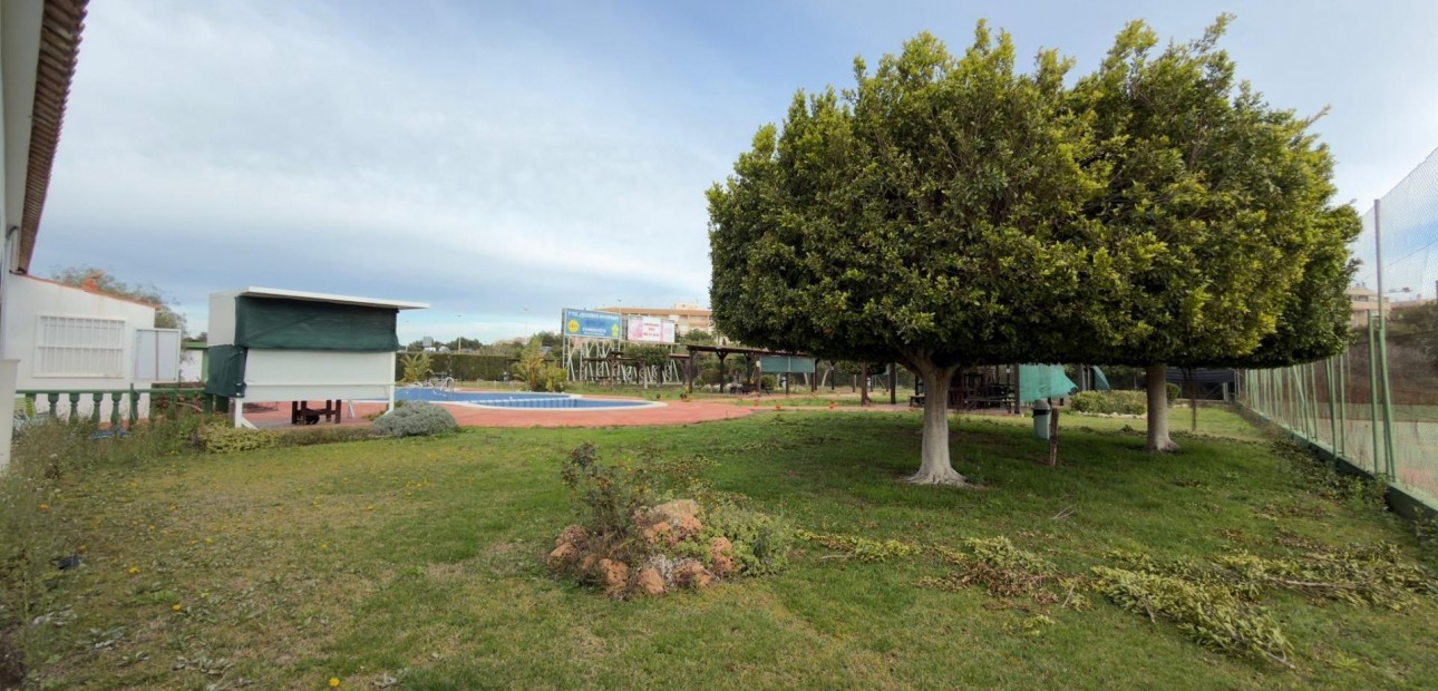 Herverkoop - Bungalow -
Orihuela Costa - Playa Flamenca Norte
