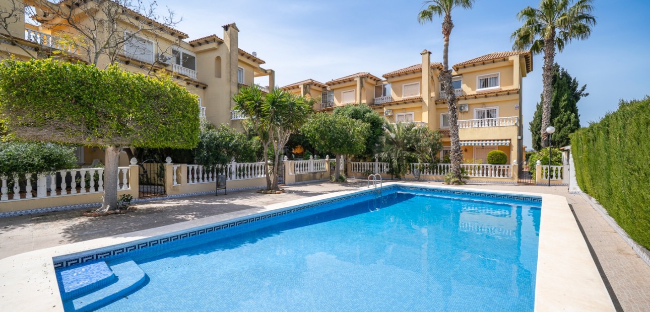 Herverkoop - Herenhuis -
Guardamar del Segura - El Moncayo