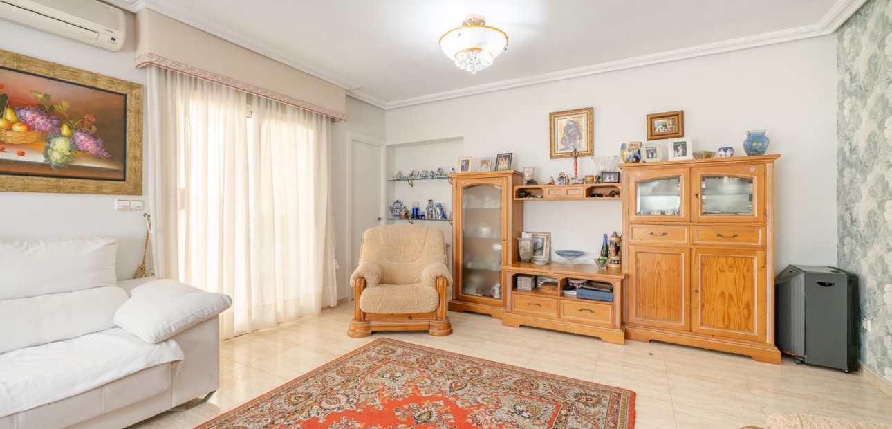 Herverkoop - Herenhuis -
Guardamar del Segura - El Moncayo