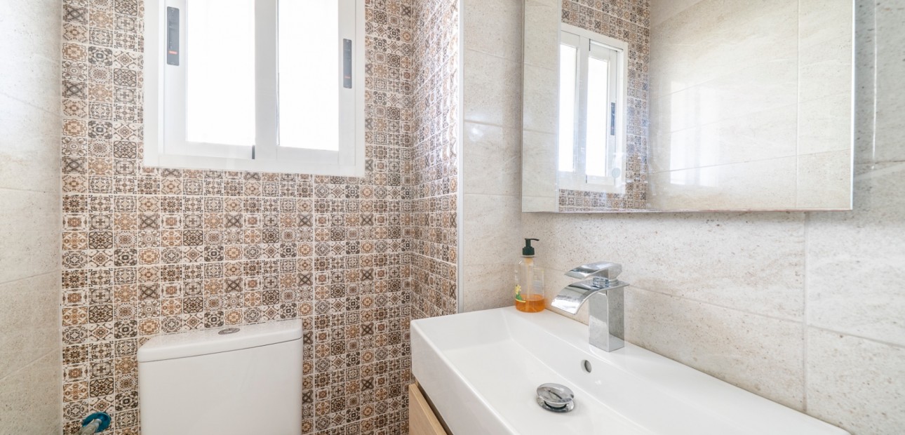 Herverkoop - Herenhuis -
Guardamar del Segura - El Moncayo