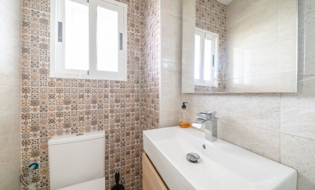 Herverkoop - Herenhuis -
Guardamar del Segura - El Moncayo